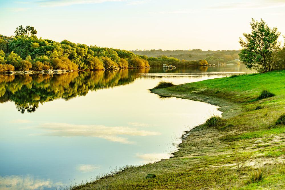 Embalse de Póvoa e Meadas, en Portugal (Shutterstock).