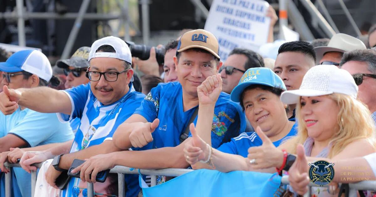 Thousands of Salvadorans arrive at Plaza Civica for Nayib Bukele's inauguration