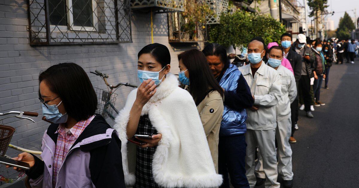 Urzędnicy ds. Zdrowia ostrzegają, że epidemia COVID w Chinach rozwija się szybko