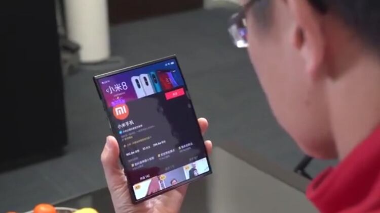 El nuevo móvil plegable de Xiaomi tiene tres paneles.
