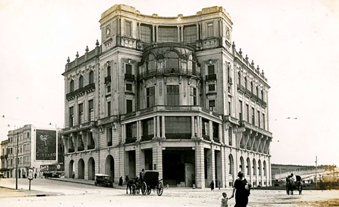 Uno de los edificios más recordado, el Club Mar del Plata en 1910: fue dañado por el fuego en 1961 y nunca se reconstruyó (Foto: Archivo General de la Nación)