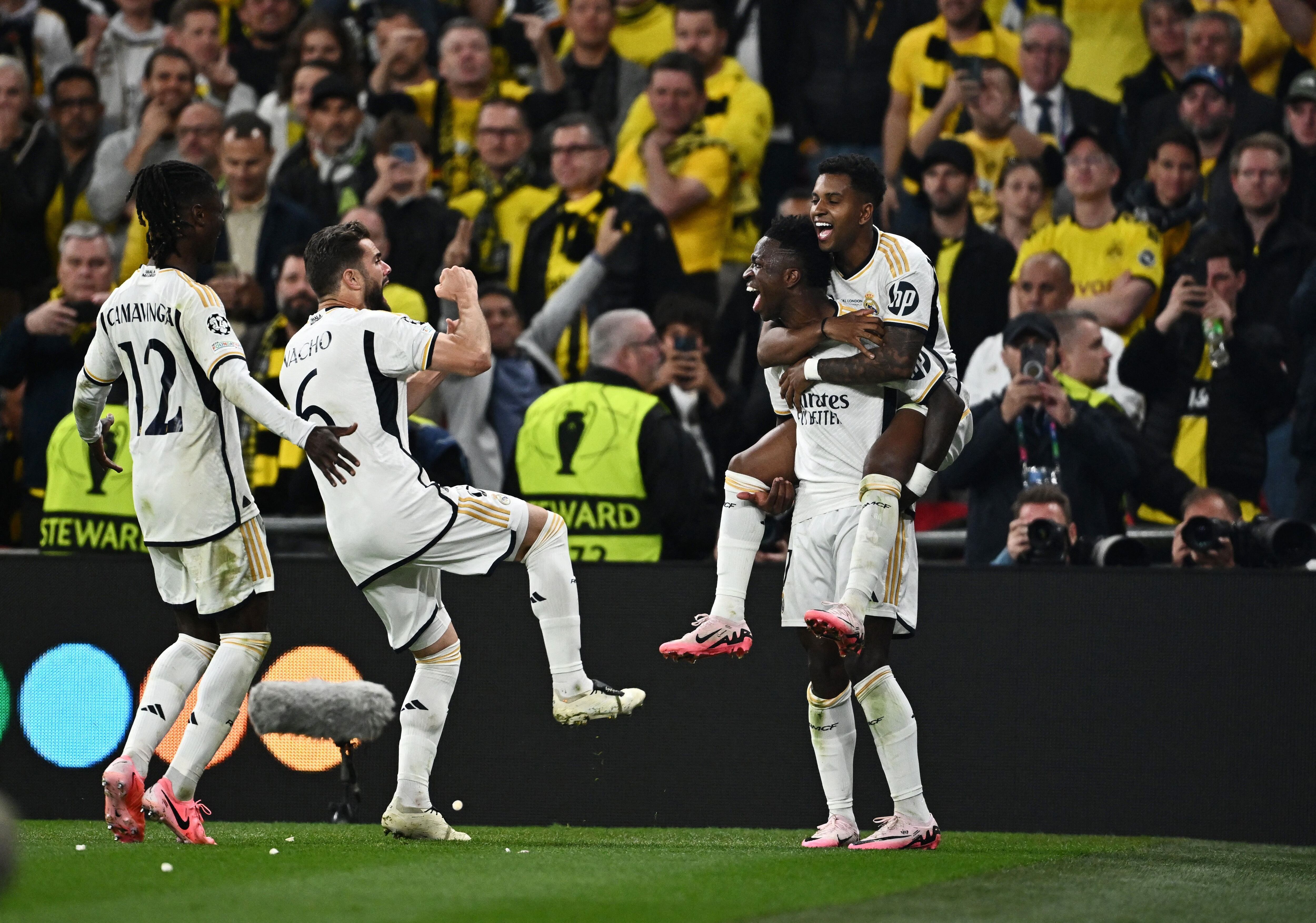 Los jugadores del Real Madrid celebran el segundo tanto del partido en la final de la Champions League (REUTERS/Dylan Martinez)