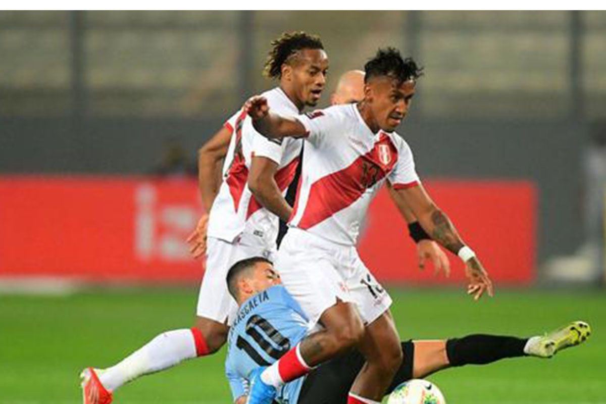 Renato Tapia e André Carrillo serão peças importantes no onze inicial peruano para jogar no Uruguai. | Foto: FPF