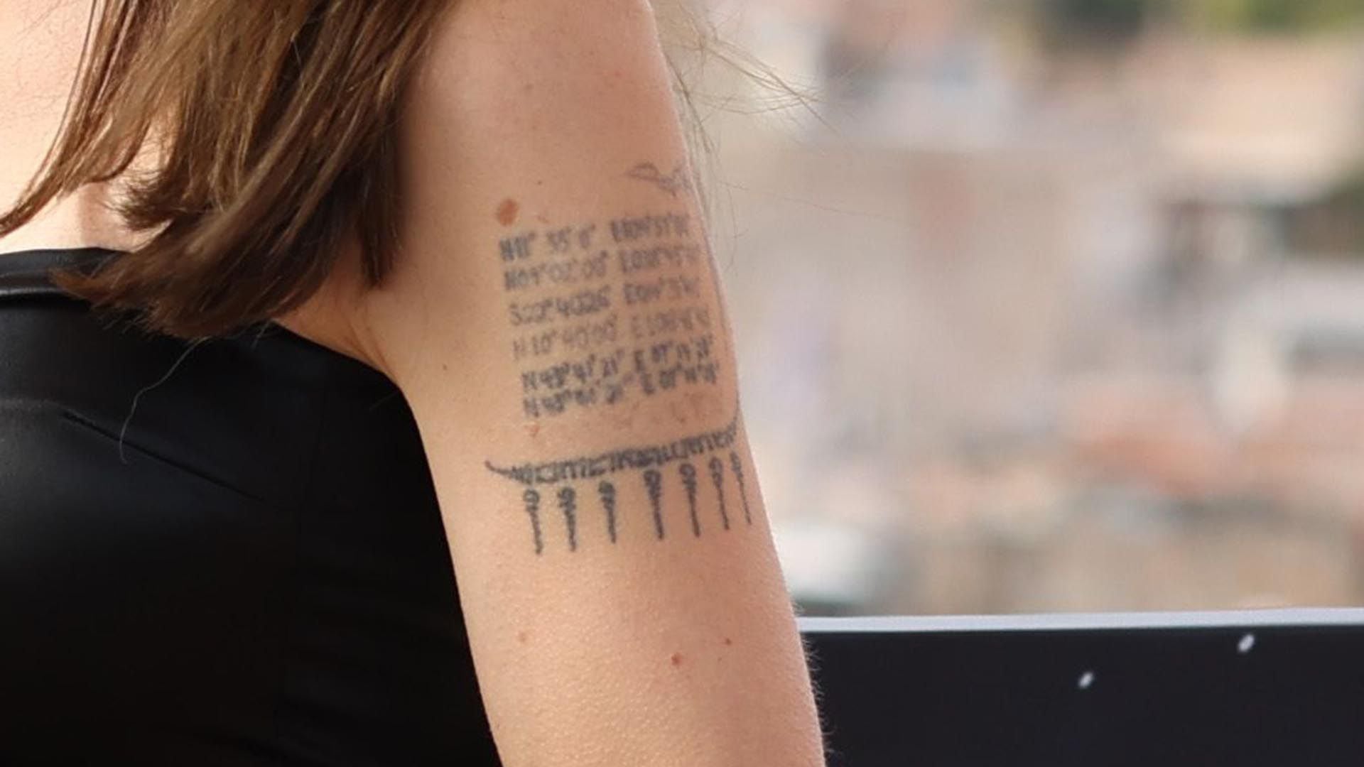 Angelina Jolie ya se había quitado un tatuaje referente a Brad Pitt (Photo by Vittorio Zunino Celotto/Getty Images)