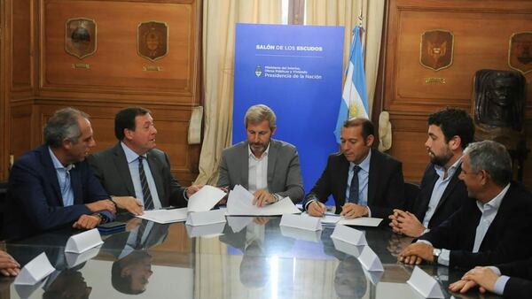 Rogelio Frigerio y los gobernadores Omar Gutiérrez (Neuquén) y Alberto Weretilneck (Río Negro) en una reunión anterior