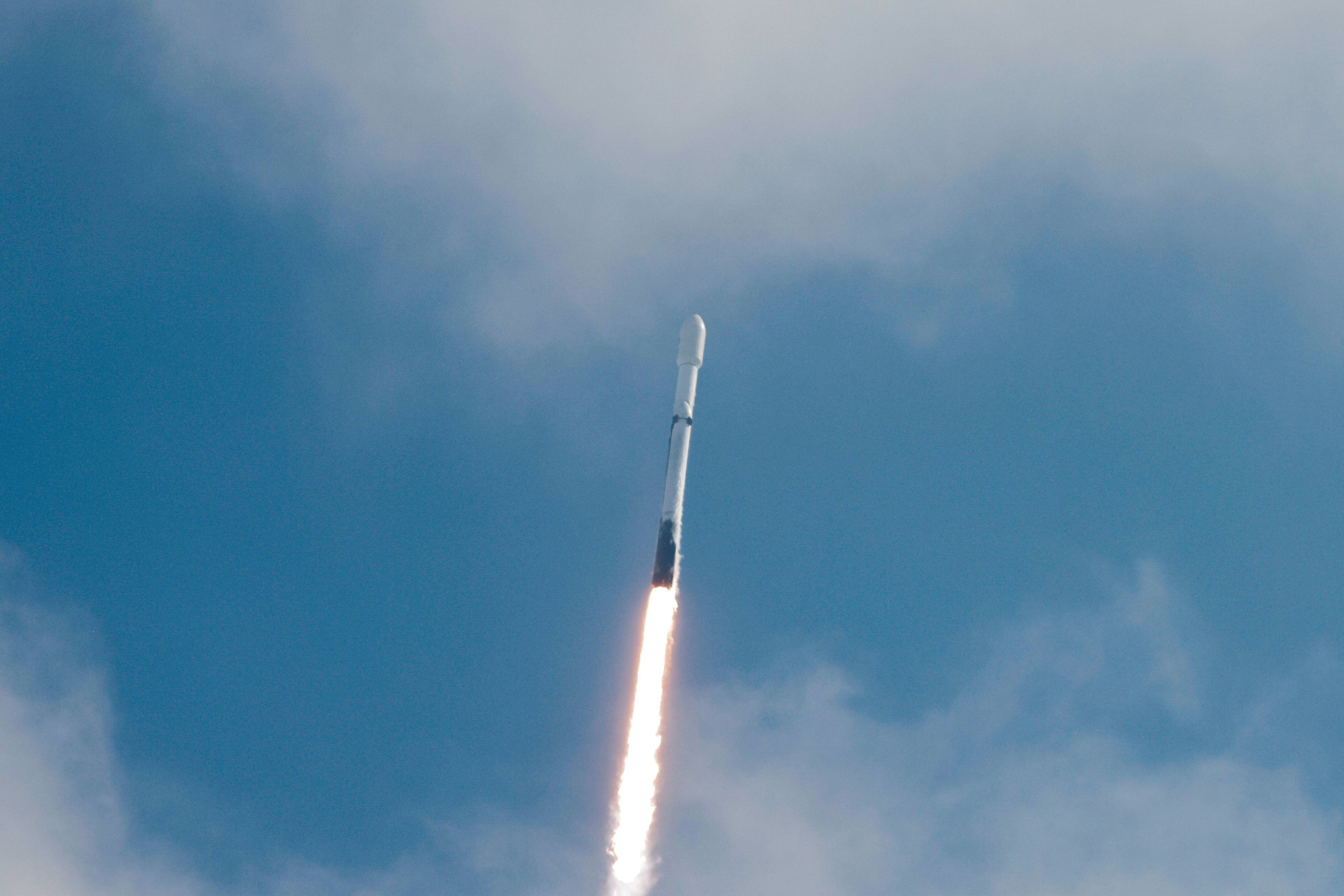 Fue un lanzamiento perfecto, con un Falcon Heavy de SpaceX que sigue demostrando confiabilidad y robustez
REUTERS/Joe Skipper