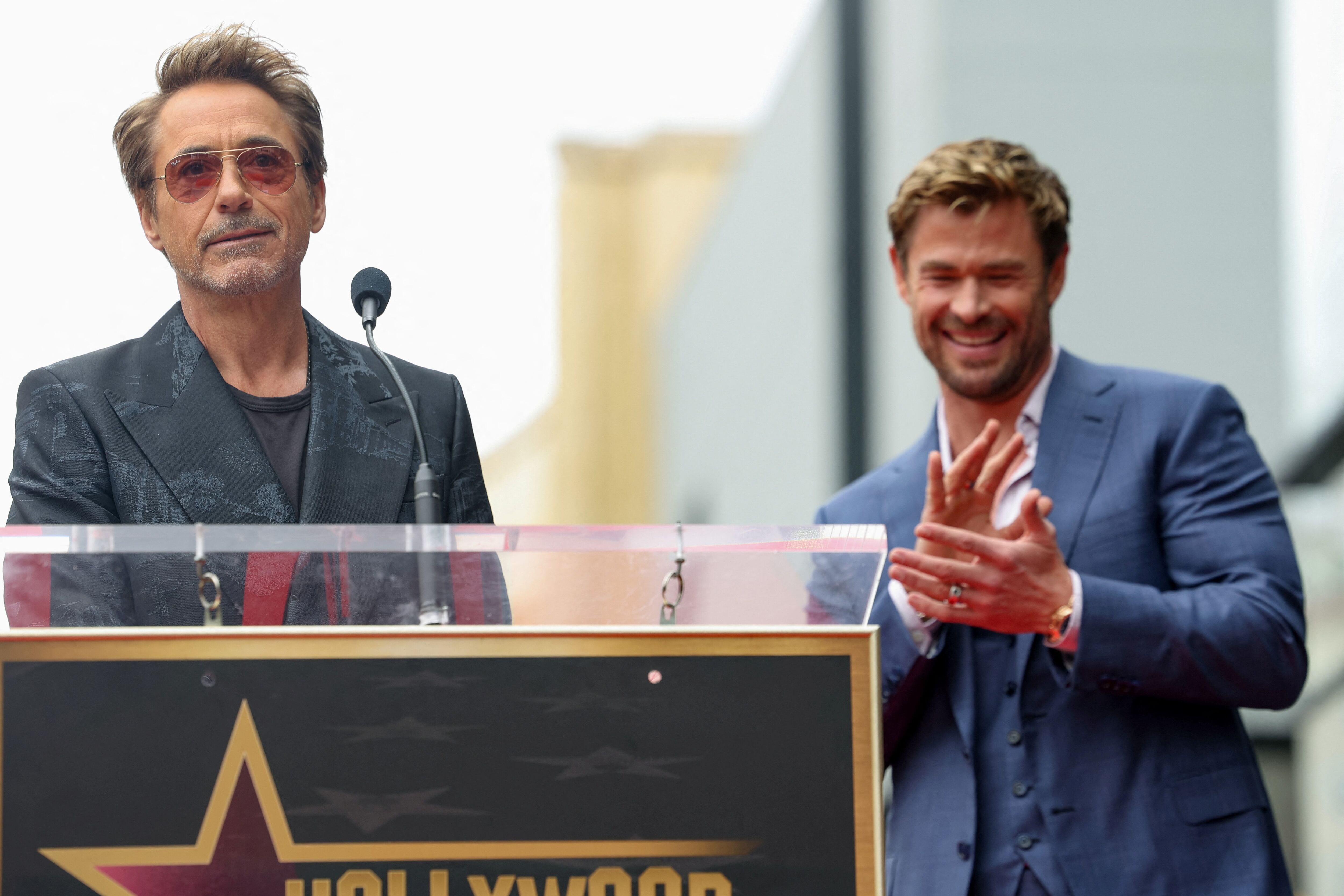 Downey Jr. en la presentación de la estrella del Paseo de la Fama de Hollywood para Chris Hemsworth