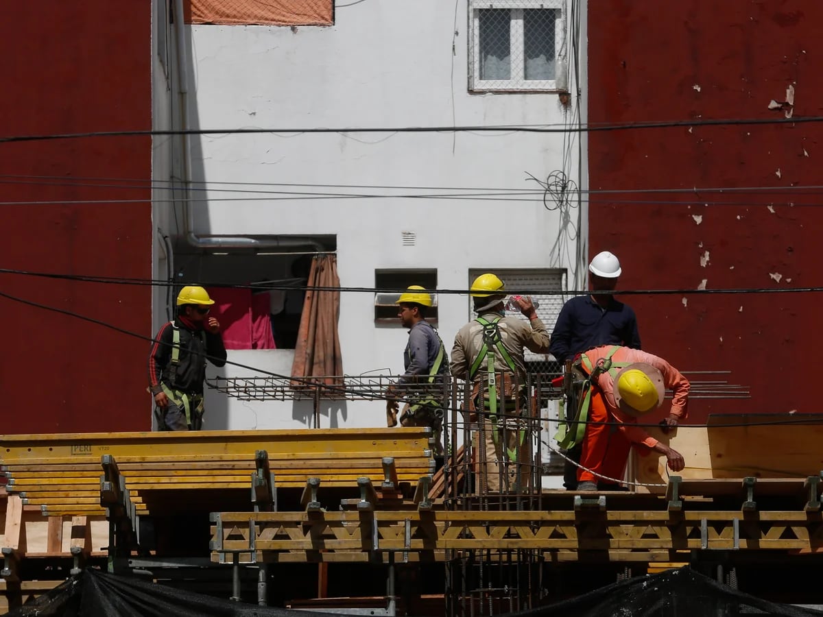 Cambios en los planes sociales: desde mañana, los beneficiarios tendrán capacitación laboral obligatoria y control de contraprestación