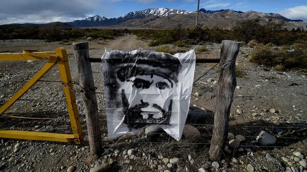 Entrada de la Pu Lof mapuche en Cushamen