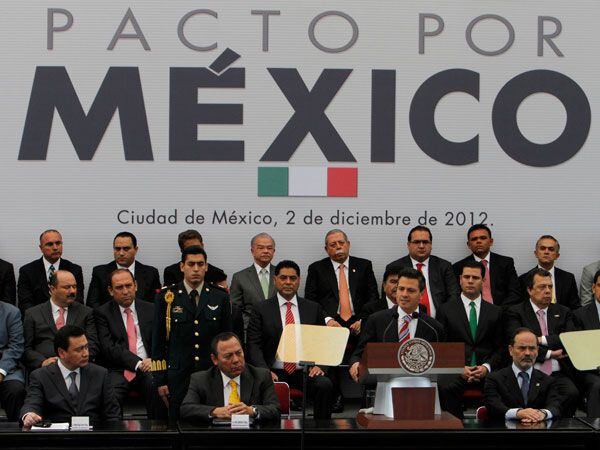  El Pacto por México fue uno de los puntos claves para entender la debacle del PRD (AP)