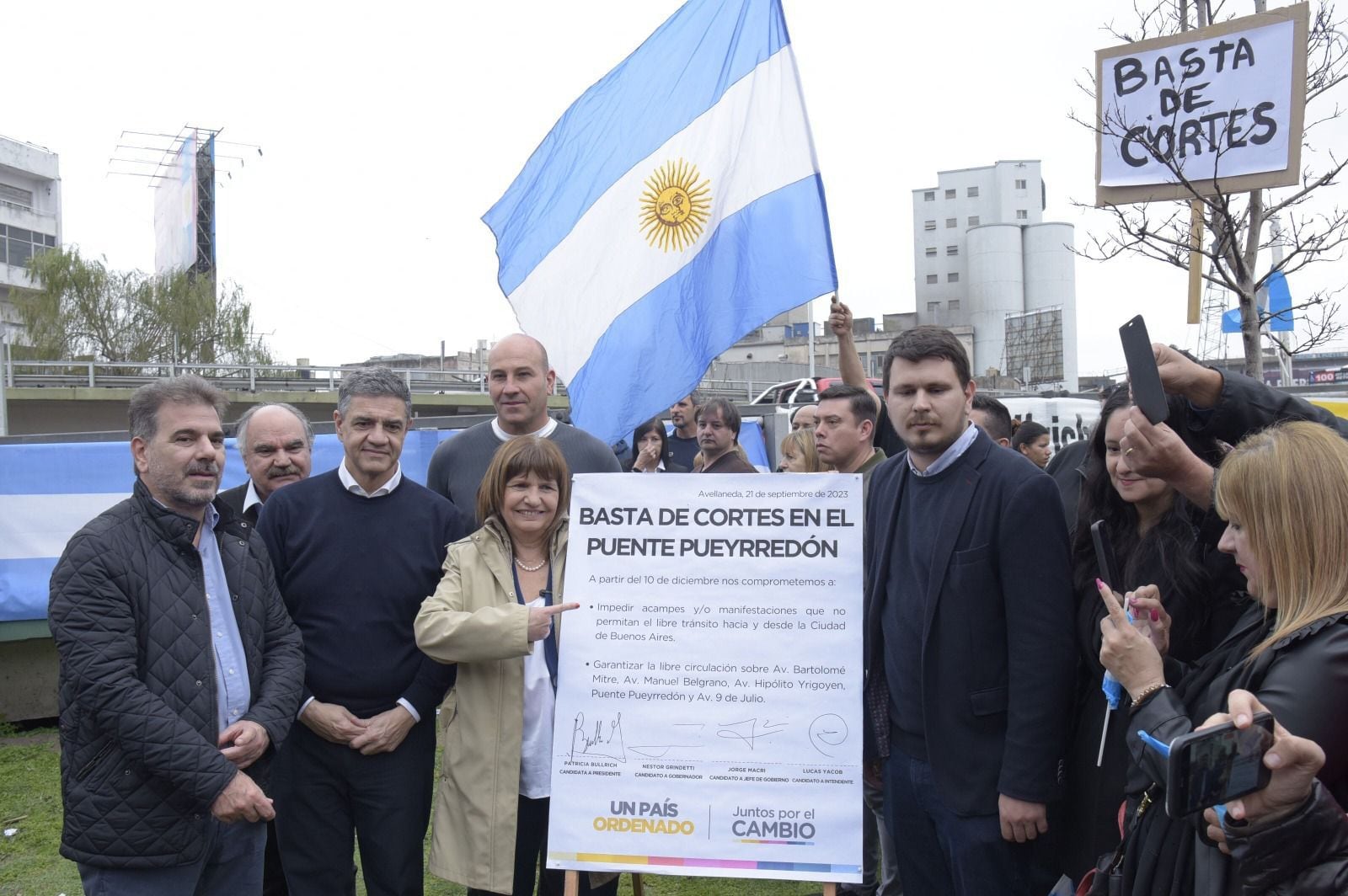 En modo campaña, Bullrich encabezó en Puente Pueyrredón un acto contra los piquetes: “Con nosotros esto se acaba”