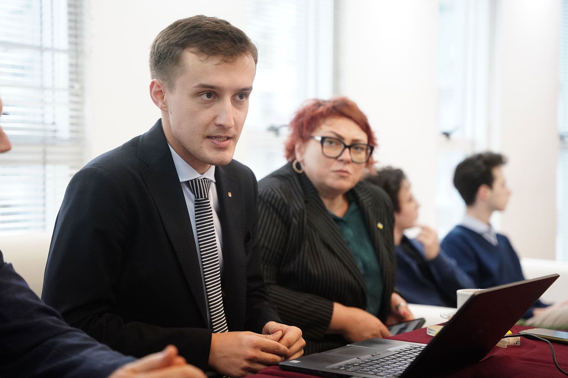 Oleksandr Slyvchuk durante su presentación en el Observatorio de Defensa y Seguridad de la UCEMA (Franco Fafasuli)