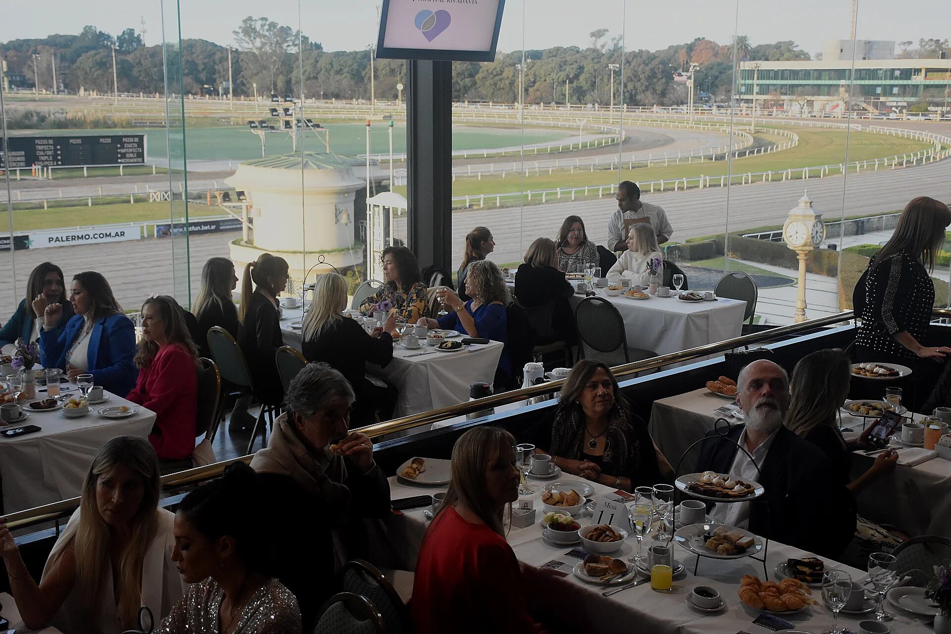 Los invitados disfrutaron de un té en el Hipódromo de Palermo 