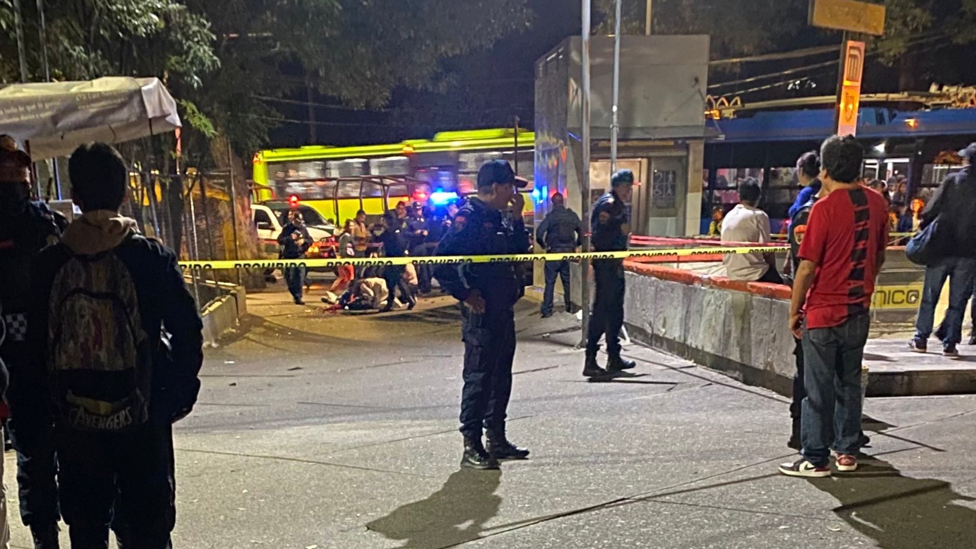 Policías de la SSC acordonaron la zona. (Twitter/@osvaldocastell2)