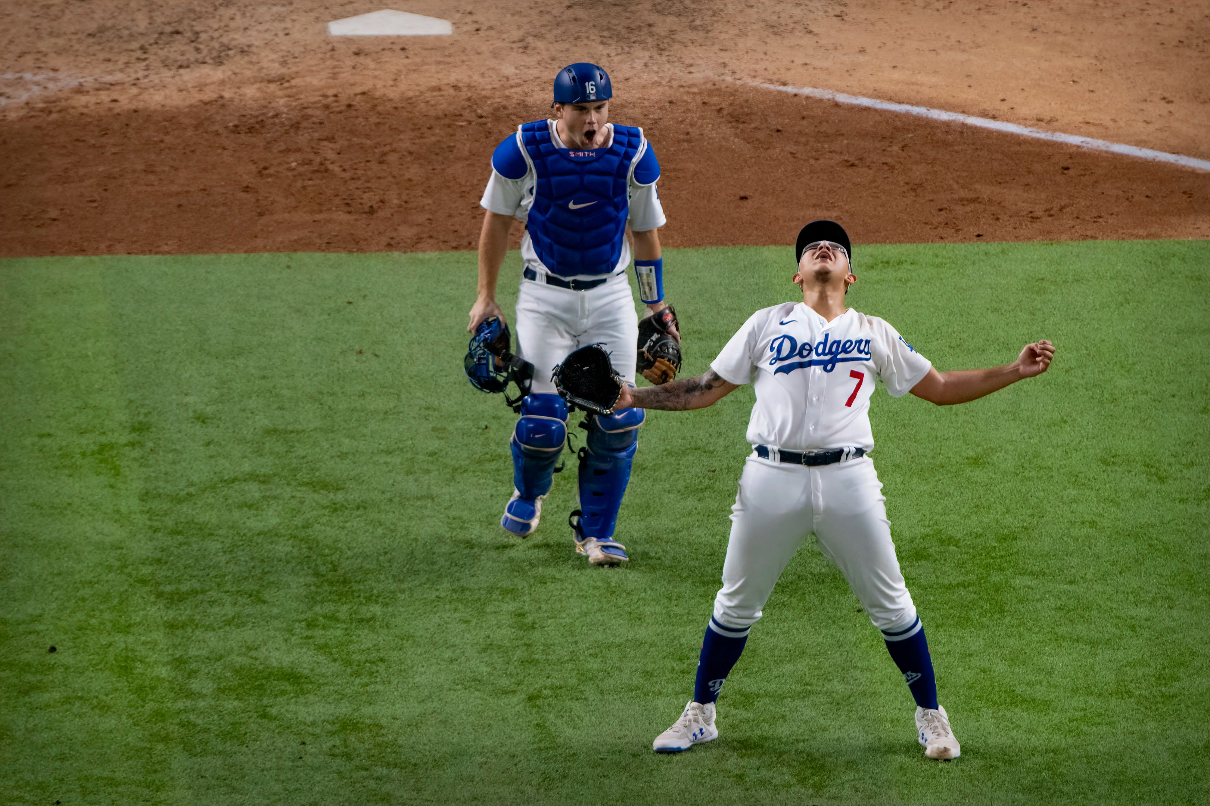 Dave Roberts tiene siete vidas, el presidente de Dodgers lo