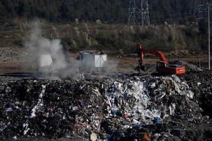 FILE PHOTO: Trucks with garbage are seen at a landfill in Sobrado Portugal, January 8, 2020. Picture taken on January 8, 2020. REUTERS/Rafael Marchante/File Photo