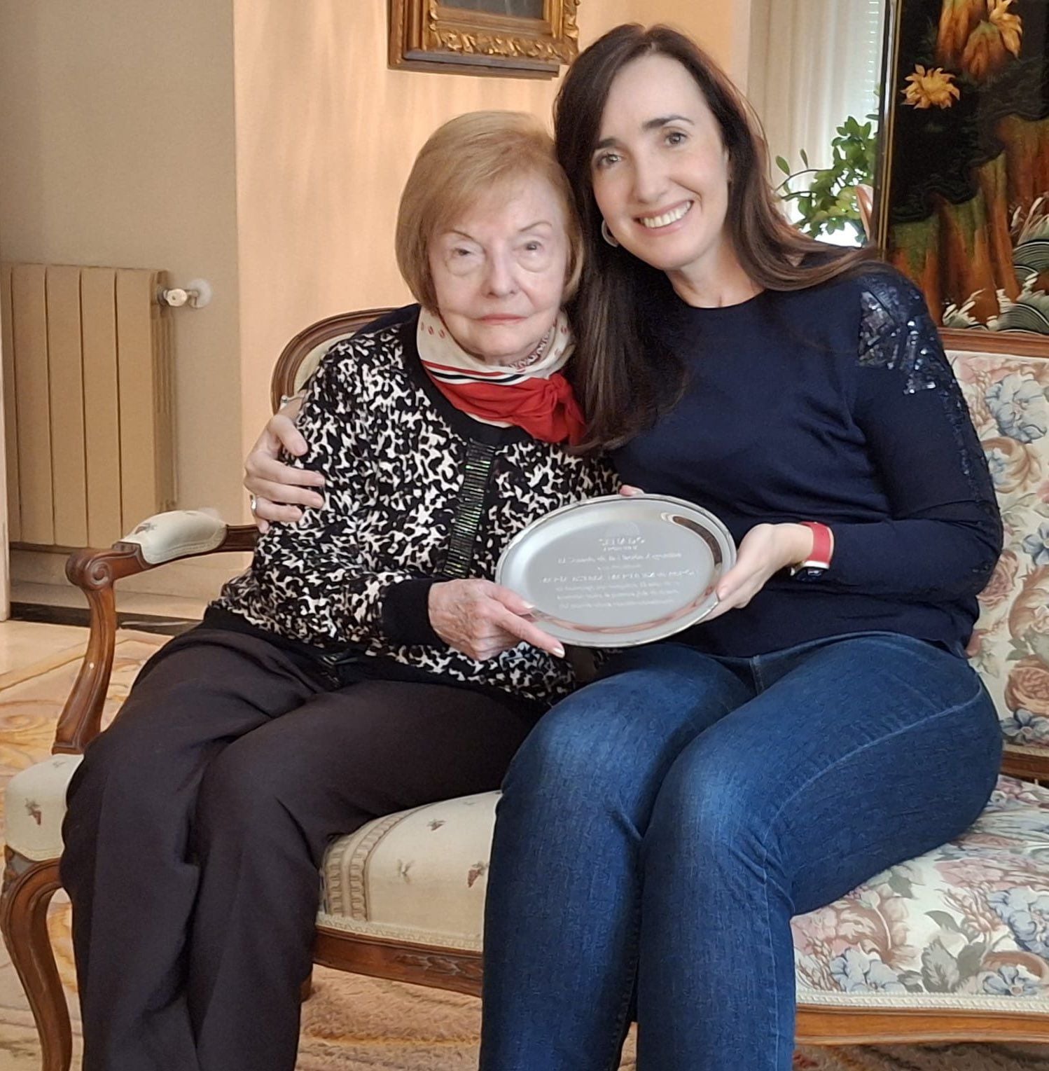 La Vicepresidenta junto a Isabel Perón 