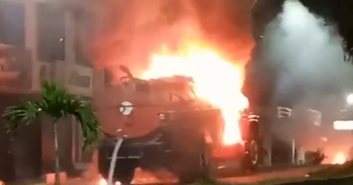 A mob burned one of the fire trucks in Cartago (Valle del Cauca)