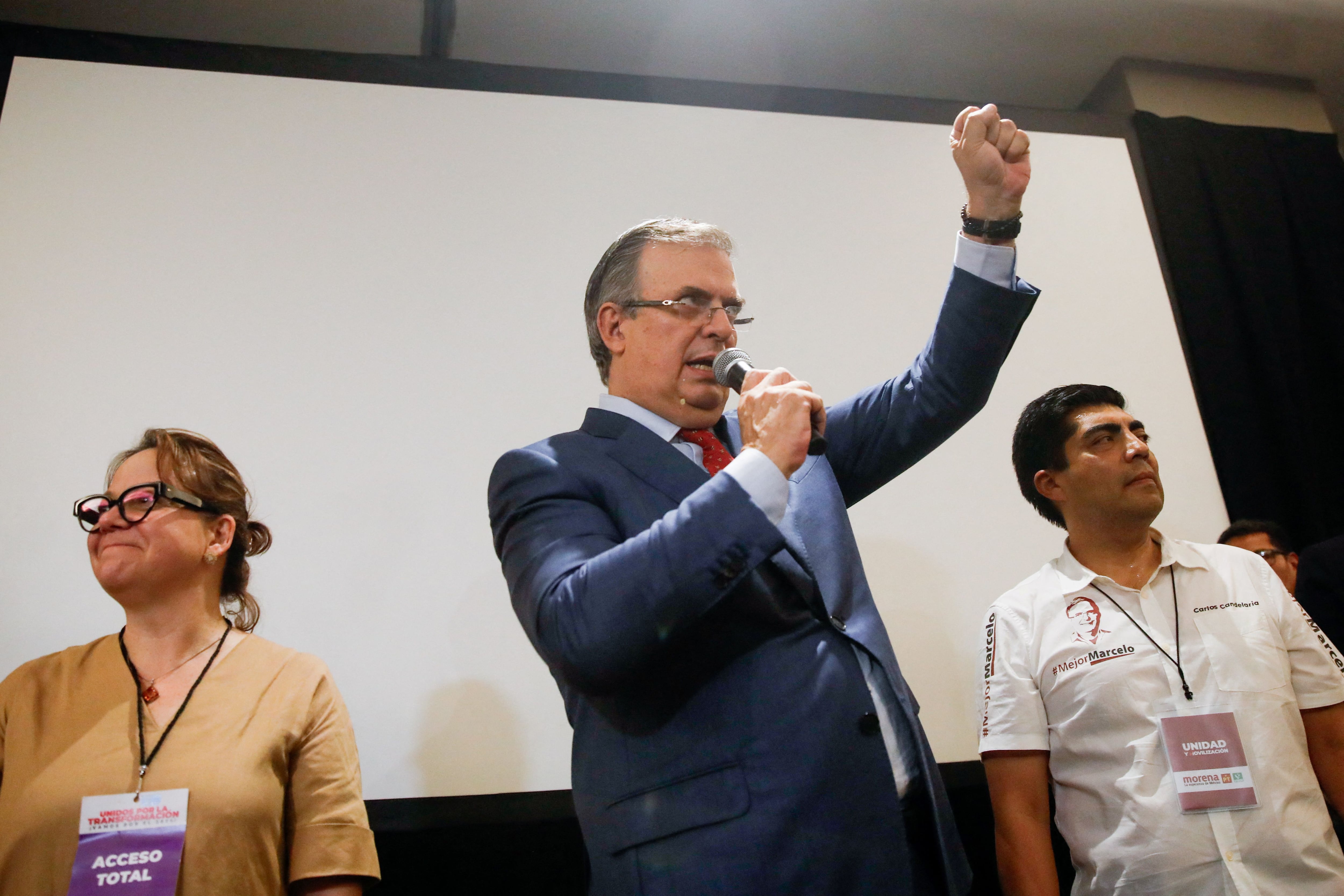 El ex canciller Marcelo Ebrard durante un mensaje a medios donde pidió reponer el proceso de la encuesta. Foto: REUTERS/Raquel Cunha