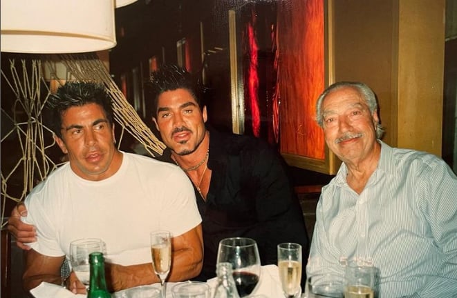 Gustavo Martínez con Ricardo Fort y Carlos, papá de Ricky