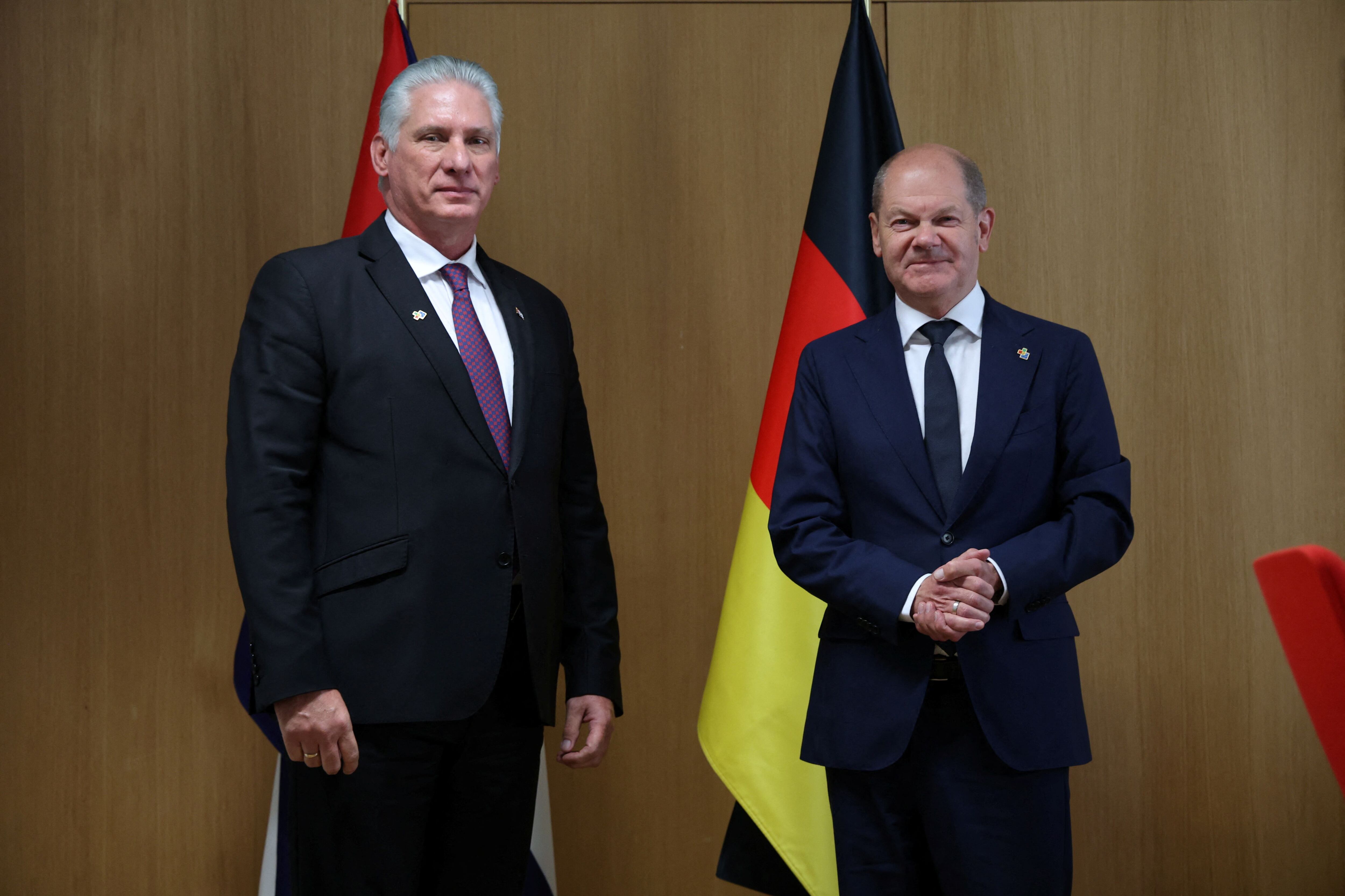 Olaf Scholz y Miguel Diaz-Canel durante su encuentro en la Cumbre de la CELAC y la Unión Europea ocurrida en Bruselas