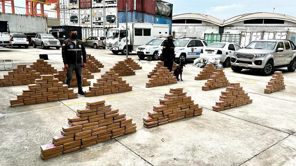 La incautación de los 924 paquetes de cocaína sucedió en uno de los puertos de Guayaquil. (Twitter/ Juan Zapata)