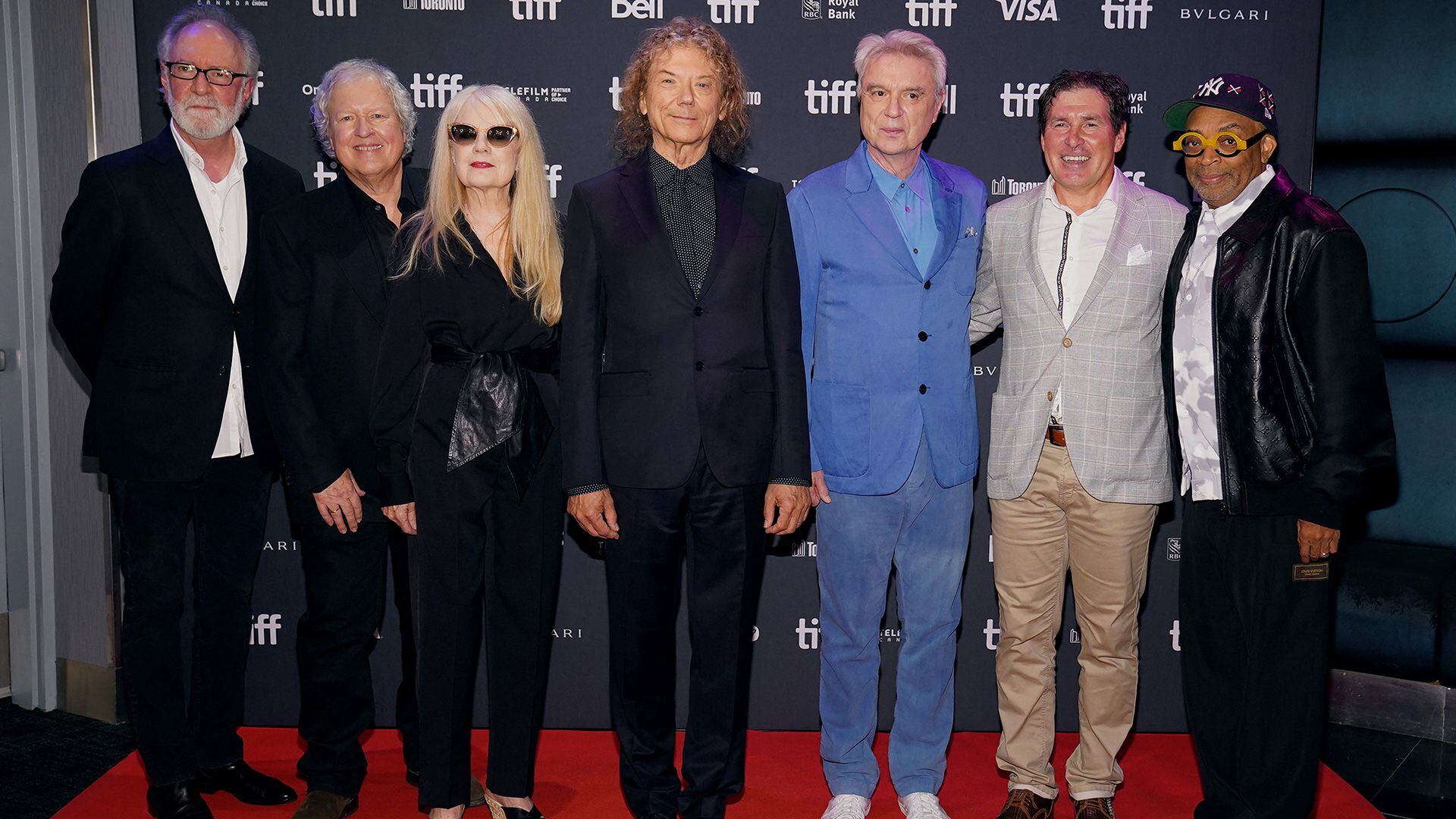 Gary Goetzman, Chris Frantz, Tina Weymouth, Jerry Harrison, David Byrne, Mark Welton y Spike Lee en Toronto (Foto: Shawn Goldberg / GETTY IMAGES NORTH AMERICA / Getty Images vía AFP)