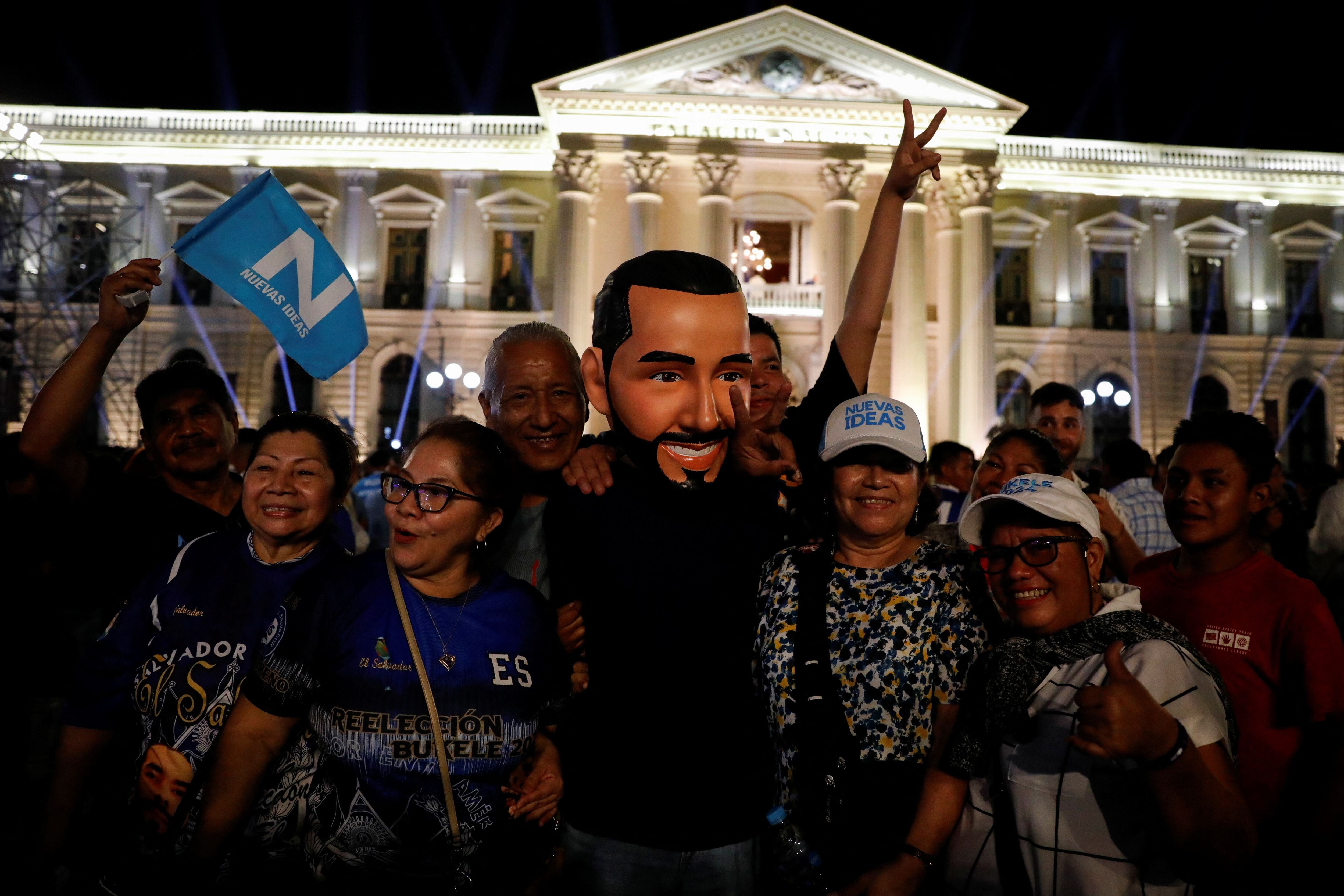 Después de varias horas de silencio, el Tribunal Electoral de El Salvador comenzó a difundir los resultados (REUTERS/Jose Cabezas)