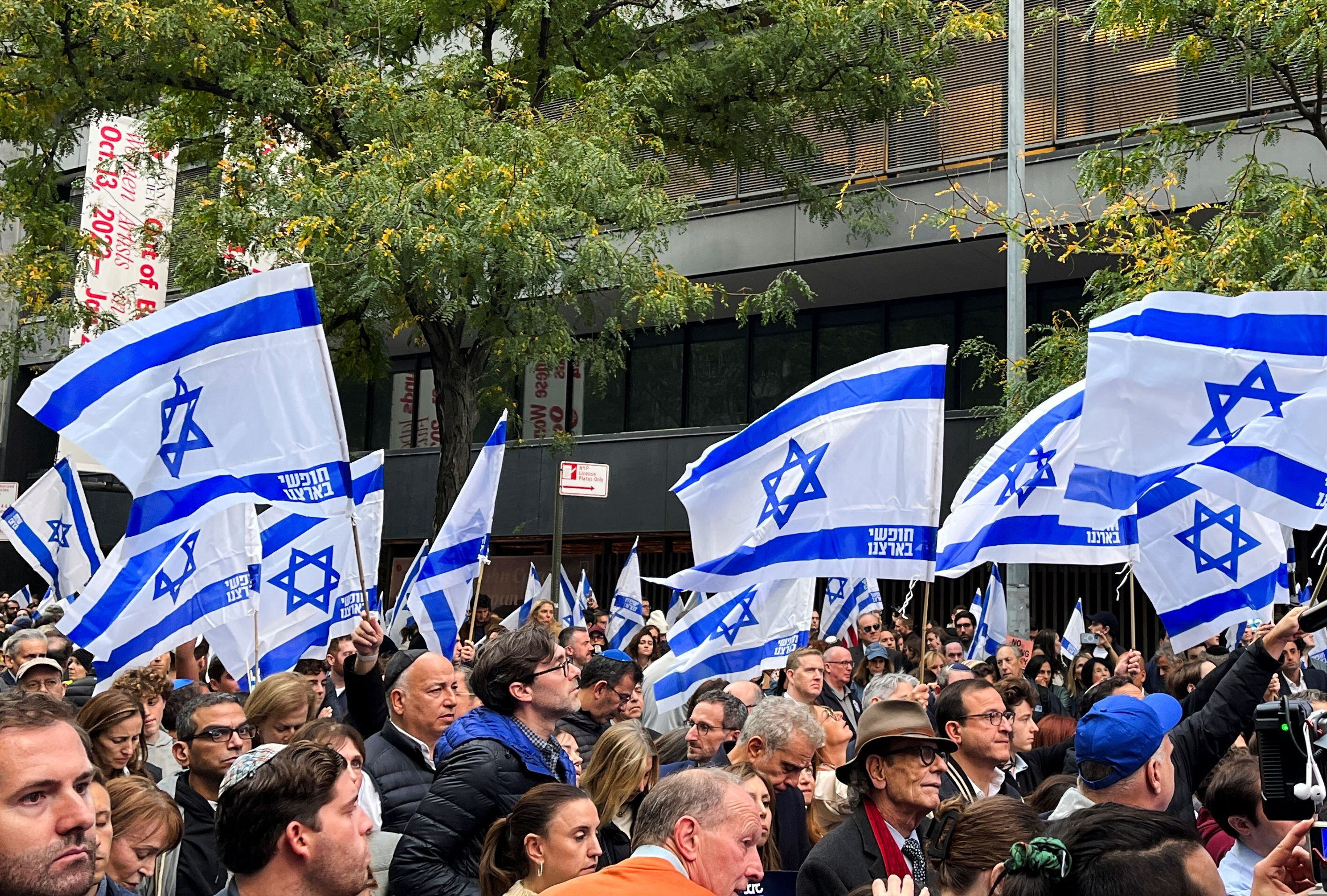 Nueva York se solidarizó con Israel con una multitudinaria manifestación cerca de la sede de la ONU. (REUTERS/Christine Kiernan)