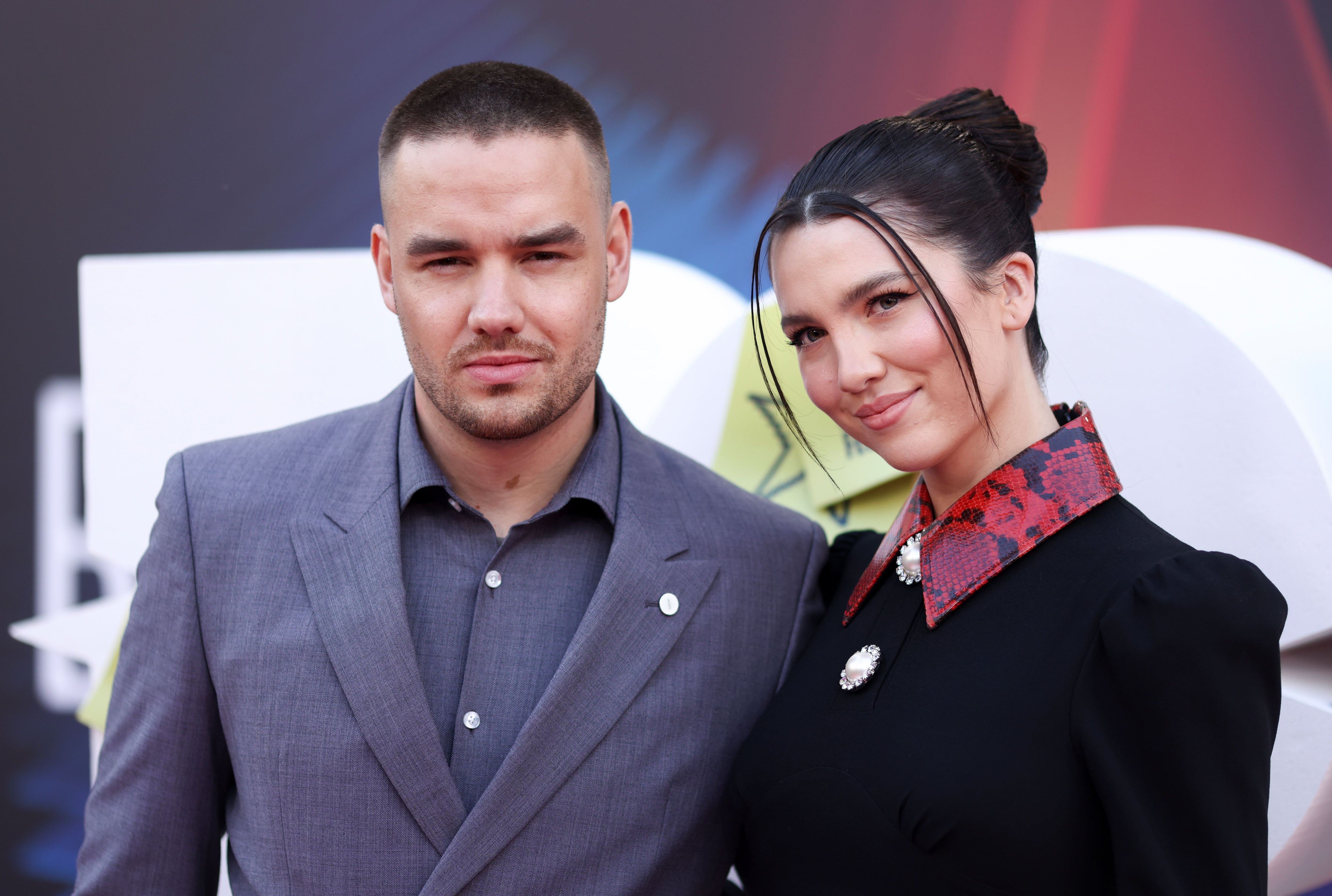 Liam Payne y Maya Henry en octubre del 2021 (REUTERS/Tom Nicholson)