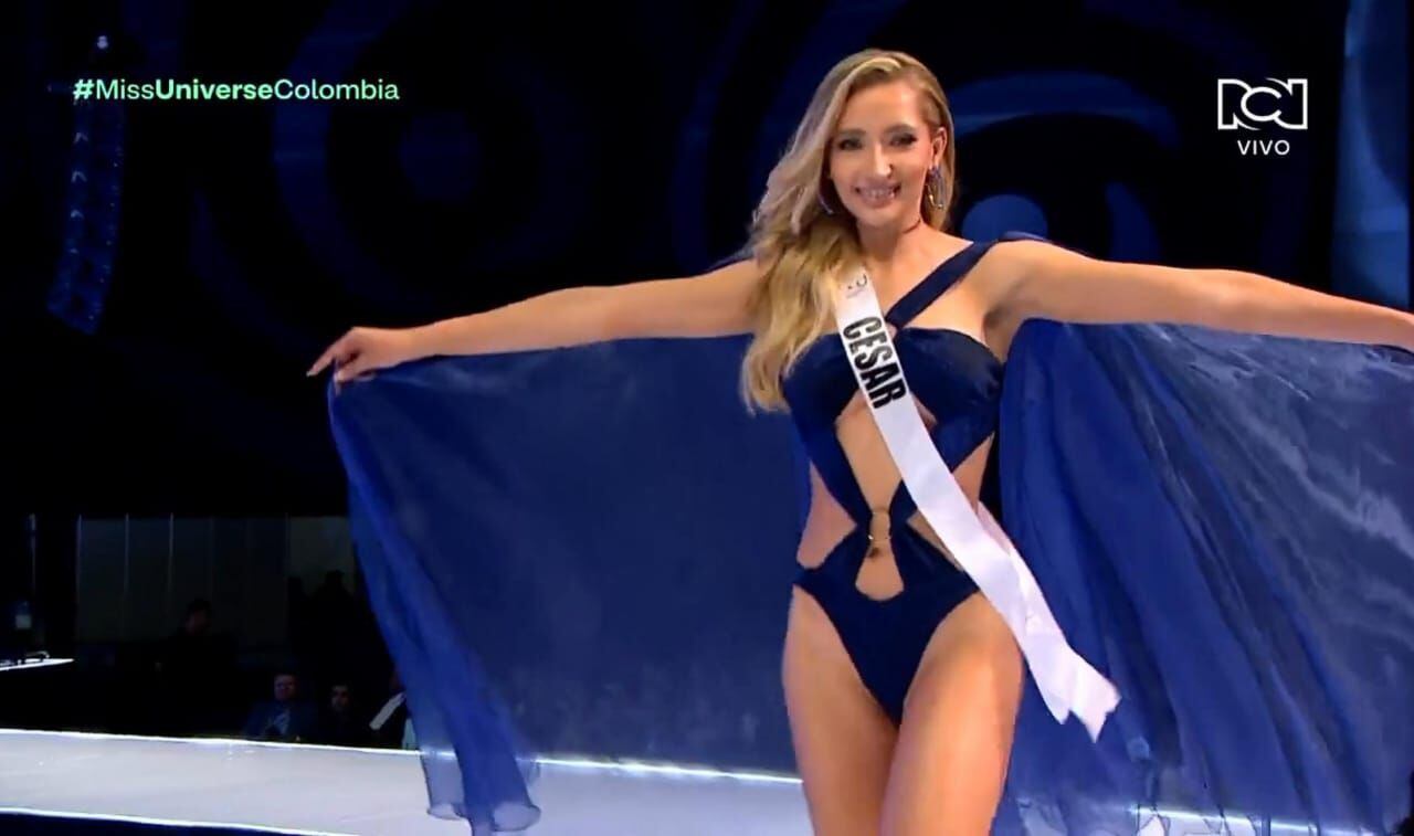 Desfile en traje de baño: Miss Universe Cesar - crédito RCN