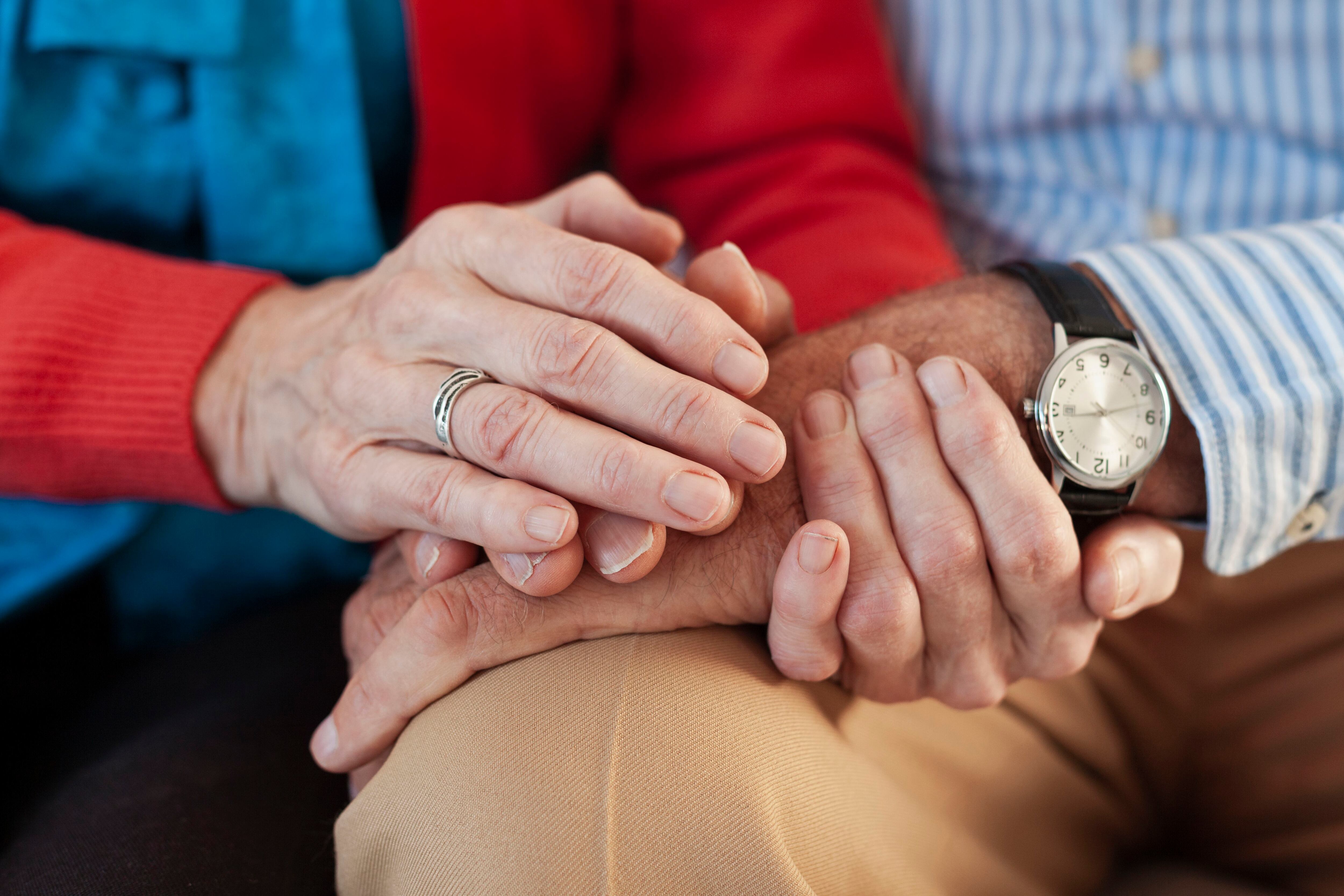 José y Matilde aseguran que no han tenido ninguna discusión desde que se casaron, a sus 80 años de edad - crédito Freepik