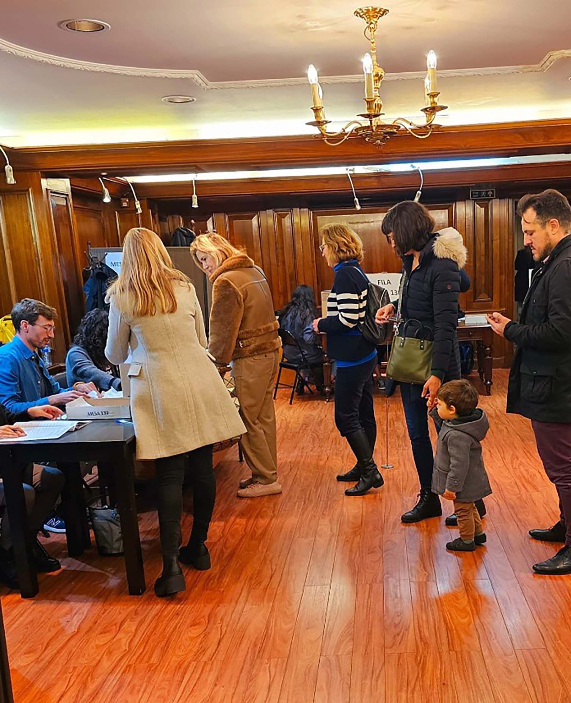 Elecciones - Balotaje 2023 Argentinos votando en el Reino Unido