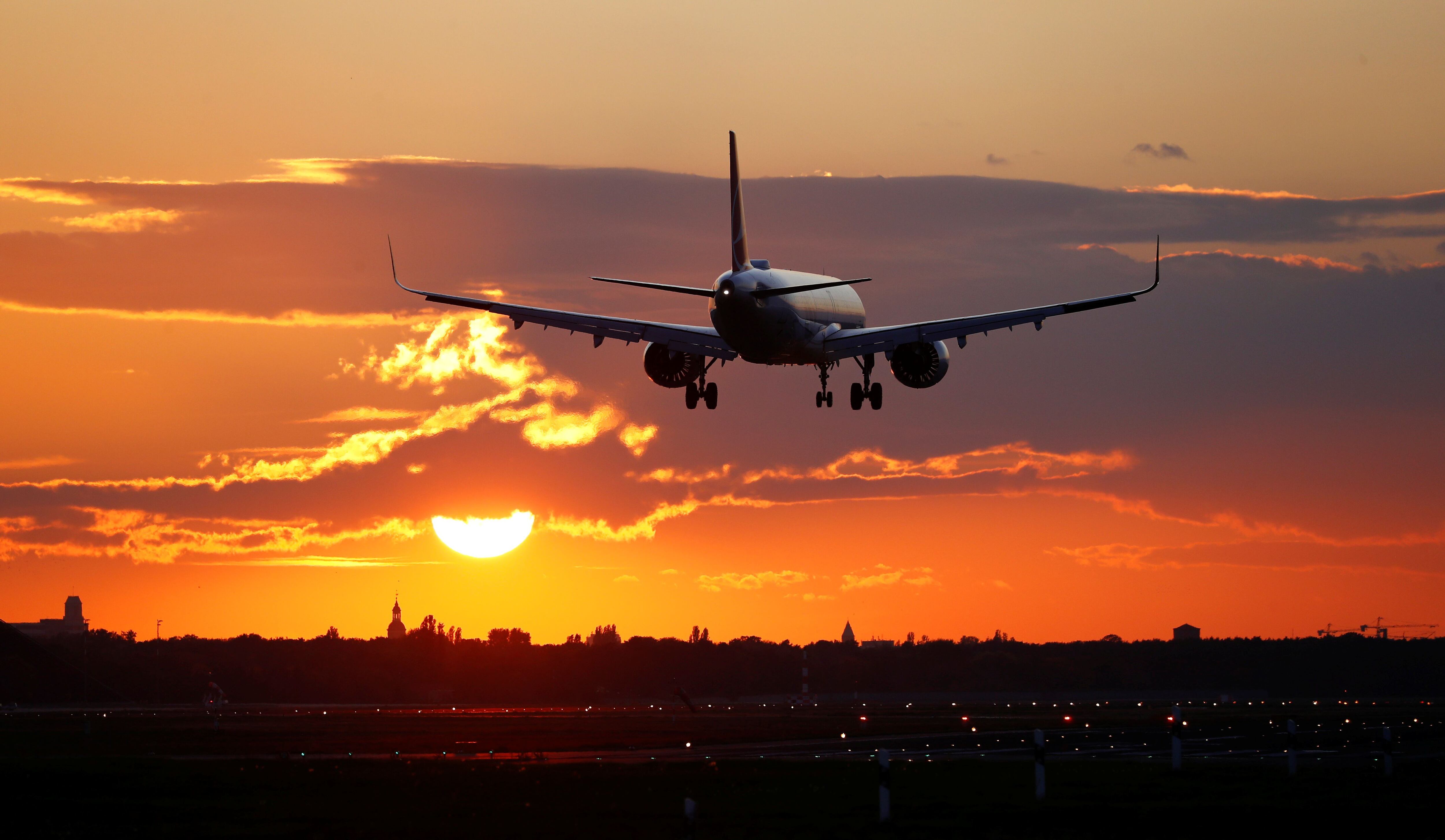 Las aerolíneas que operan en el país no se quieren quedar fuera de la semana de descuentos y lanzaron sus propias promociones. (REUTERS/Fabrizio Bensch)