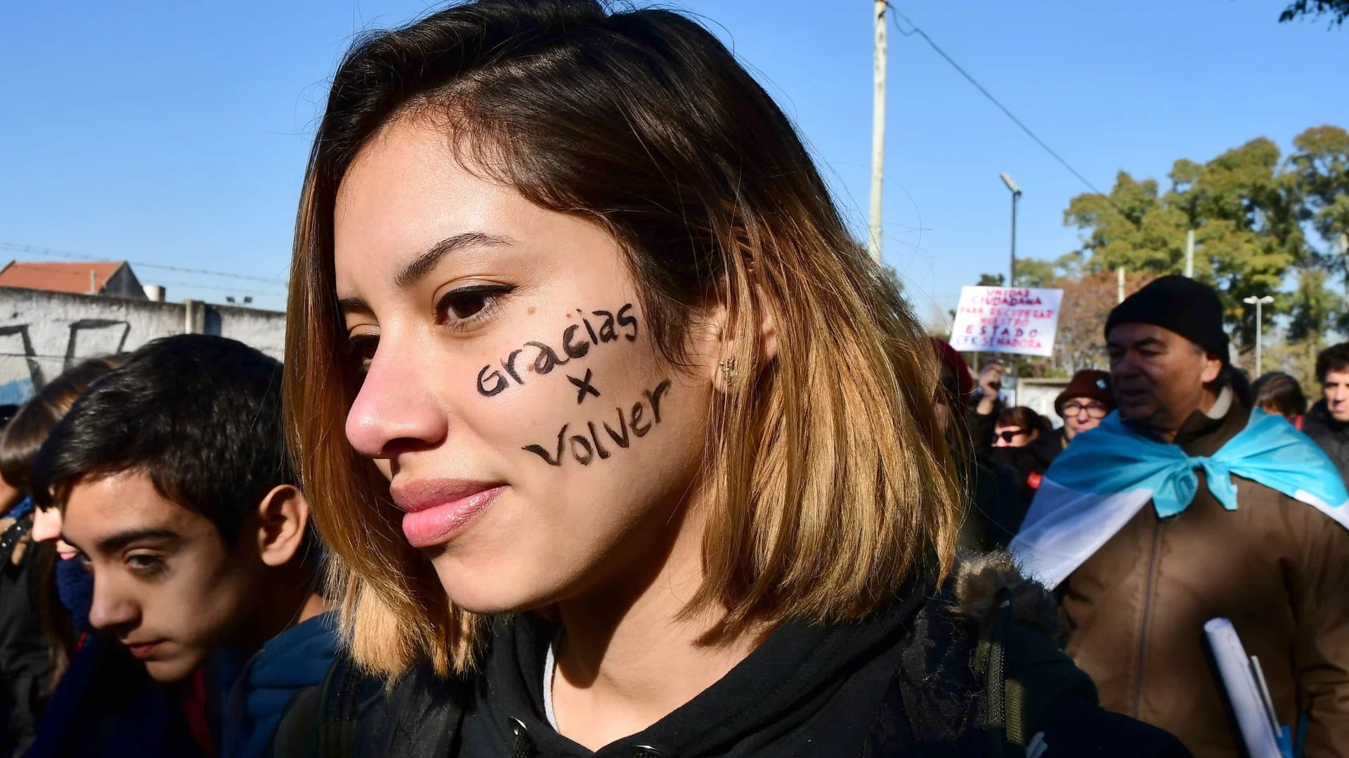 “Gracias por volver”, se escribió una militante que da por hecho que CFK será candidata