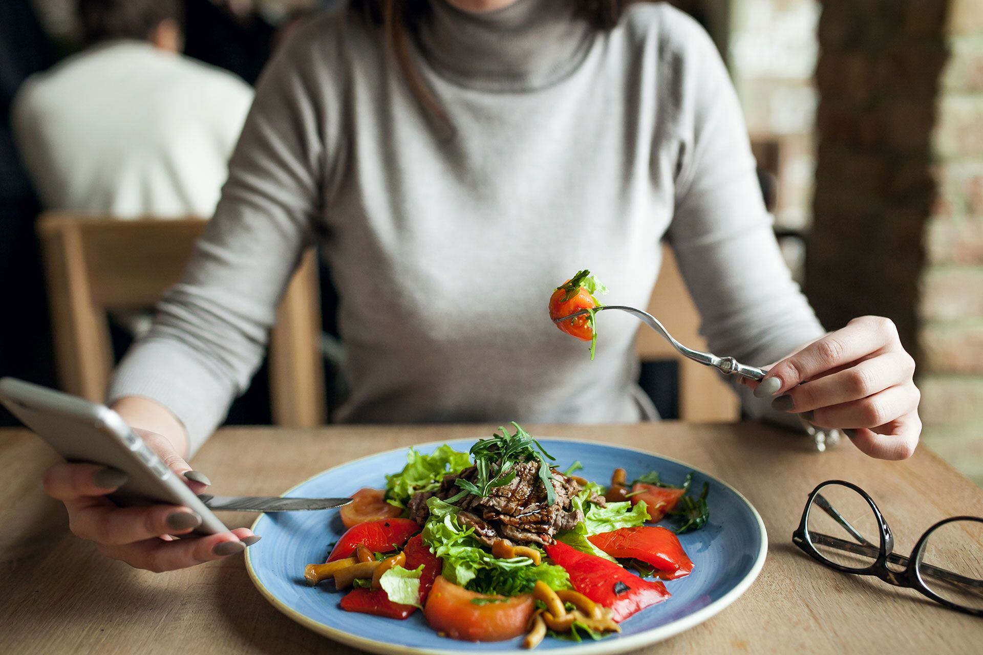 comida, comida y celular, comer, nutrición