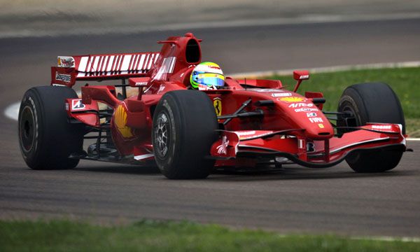 Felipe Massa fue campeón mundial por 38 segundos y luego vivió la gran frustración de su campaña (AP)