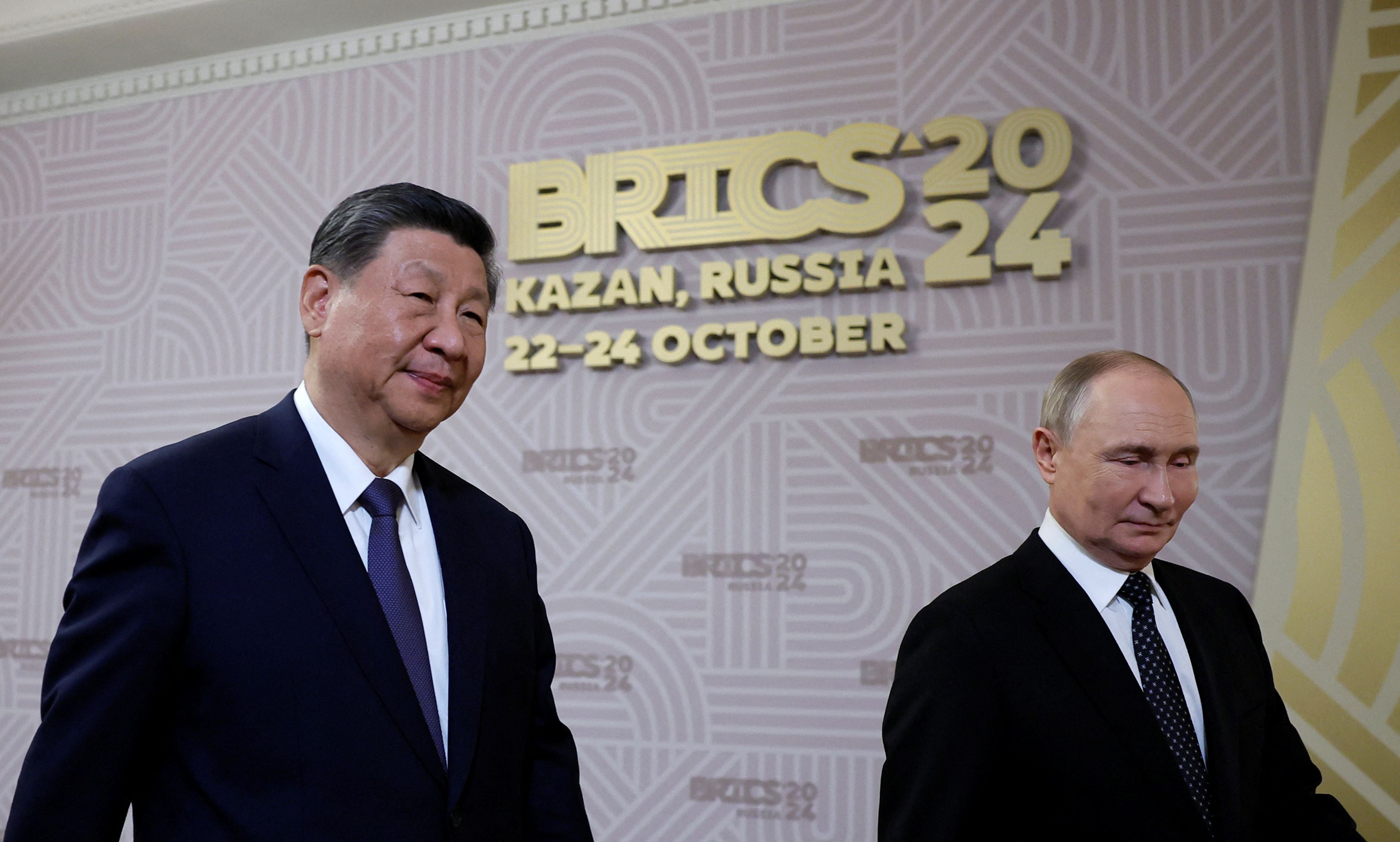 Vladimir Putin y Xi Jinping en la cumbre de los BRICS (REUTERS/Maxim Shemetov)