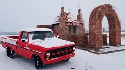 Las vialidades carreteras se vieron afectadas por la precipitación de nieve que causó el cierre de algunas carreteras por el congelamiento del asfalto.  (Foto: Twitter@ChihuahuaCB)