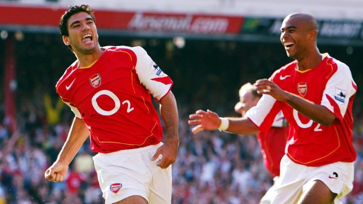 José Antonio Reyes festeja un gol con la camiseta del Arsenal inglés (Reuters/Alex Morton)
