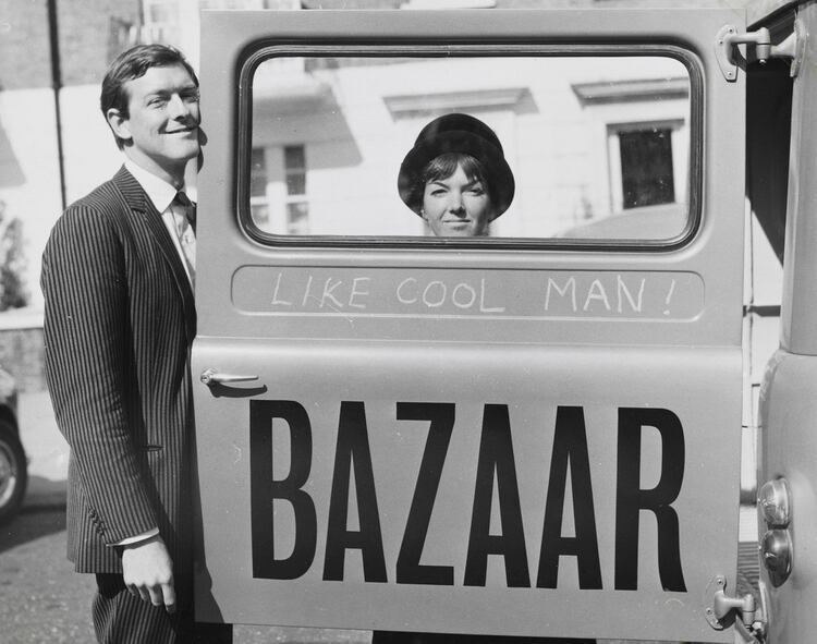 Bazaar fue el primer proyecto desde el que emanó su diseño e inundó el mercado con todas las tendencias que vendrían después. En la imagen, Mary Quant y Alexander Plunket Greene, (John Cowan, 1960 cortesía de Terence Pepper CollectionImage © John Cowan Archive)