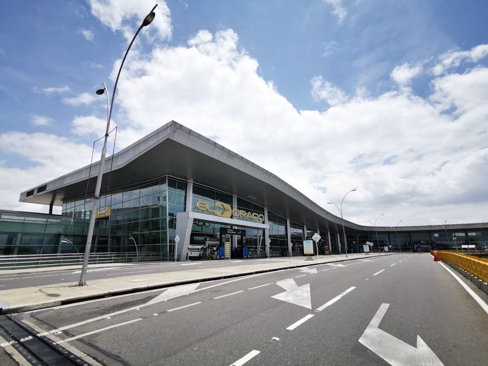 En 2022, El Dorado recibió cuatro nuevas aerolíneas e inauguró dos rutas internacionales hacia Argentina y México