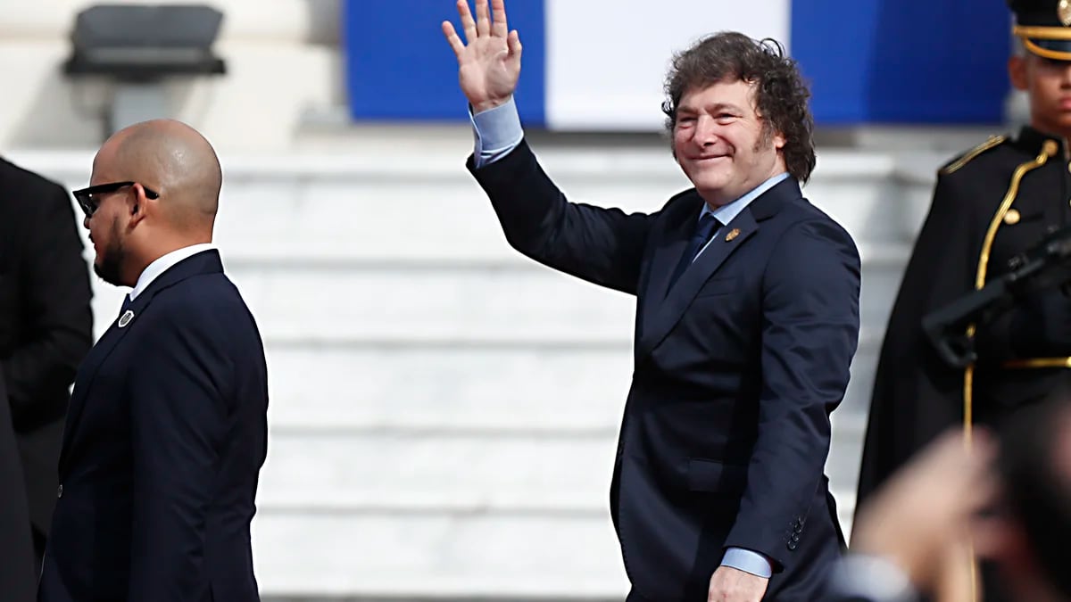 Javier Milei viajará al G7 en Italia con una comitiva reducida, mientras en Buenos Aires se definirá el futuro de la Ley Bases