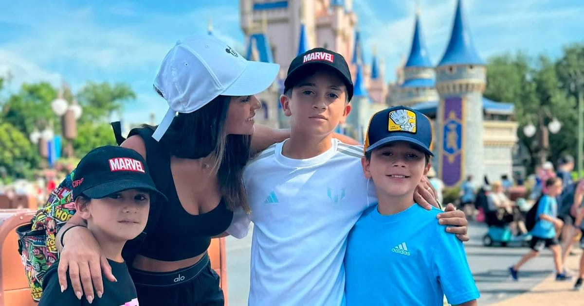 Photo album of Antonella Roccuzzo and her children vacationing at Disney as Messi prepares for the Copa America