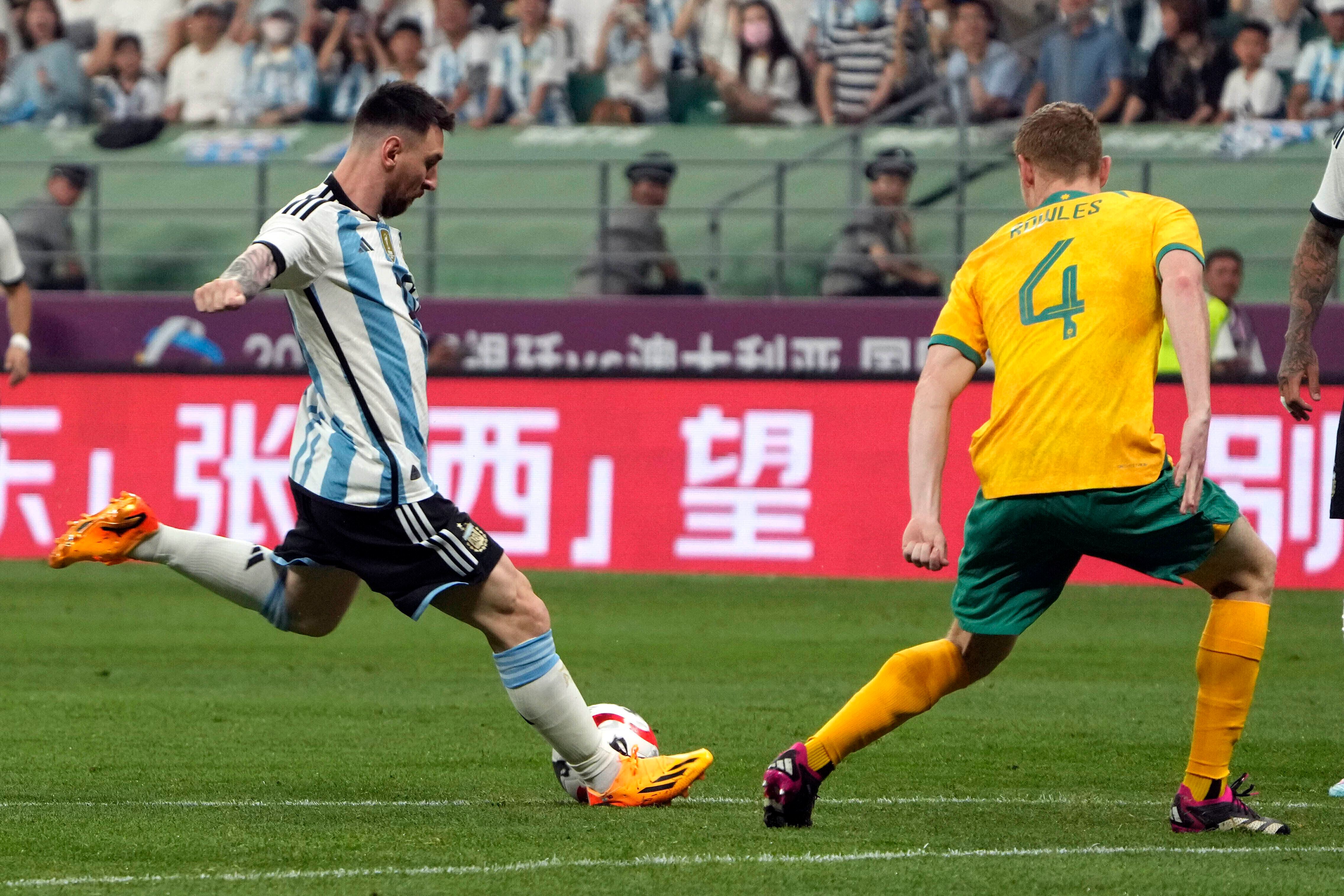 Lionel Messi durante el amistoso frente a Australia en Beijing (Foto: AP)