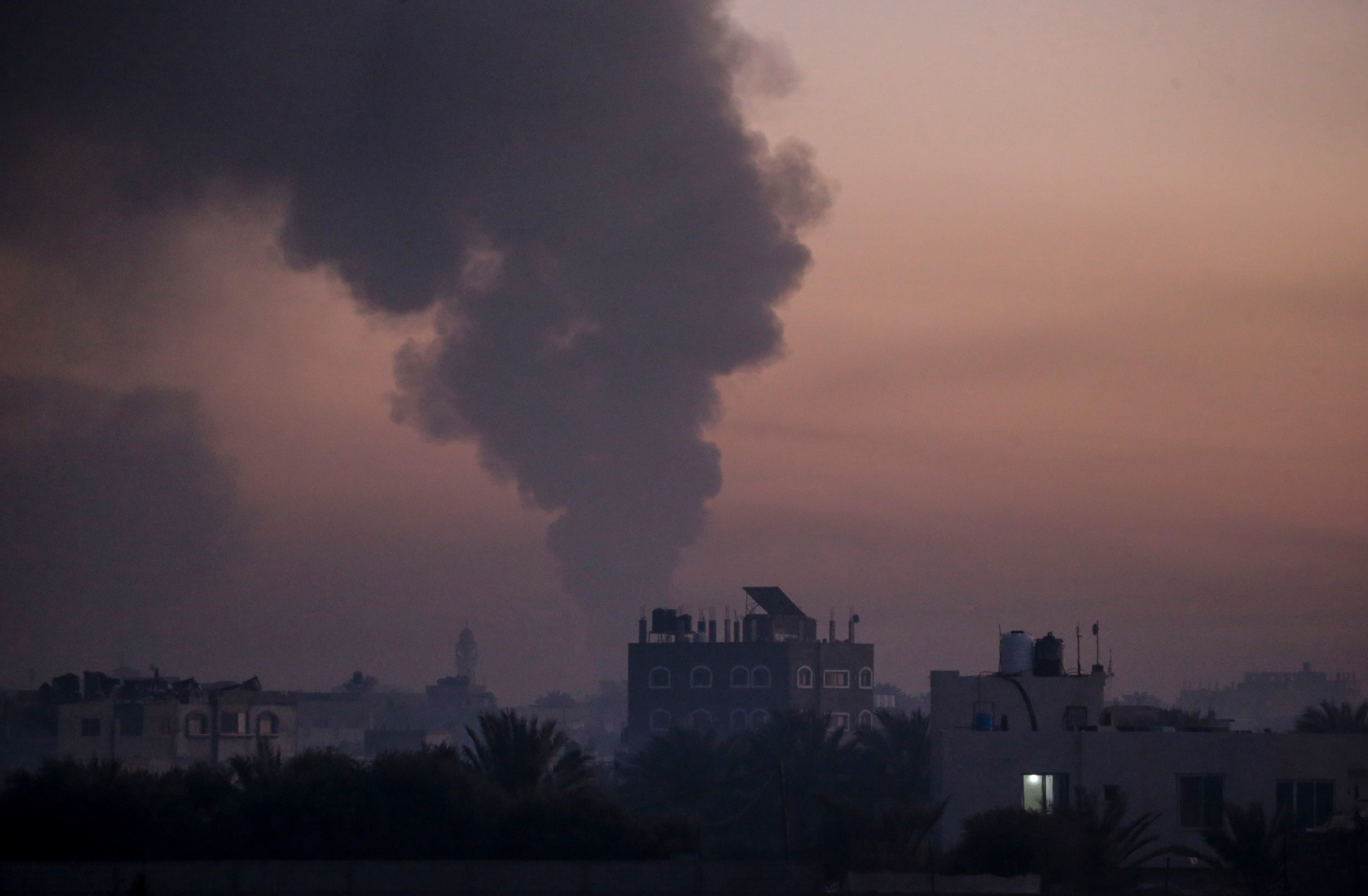 Una delegación de Hamas, cuyos líderes políticos se encuentran en Qatar, llegó a El Cairo para “discutir una nueva propuesta de alto el fuego”. (EFE/EPA/MOHAMMED SABER) 
