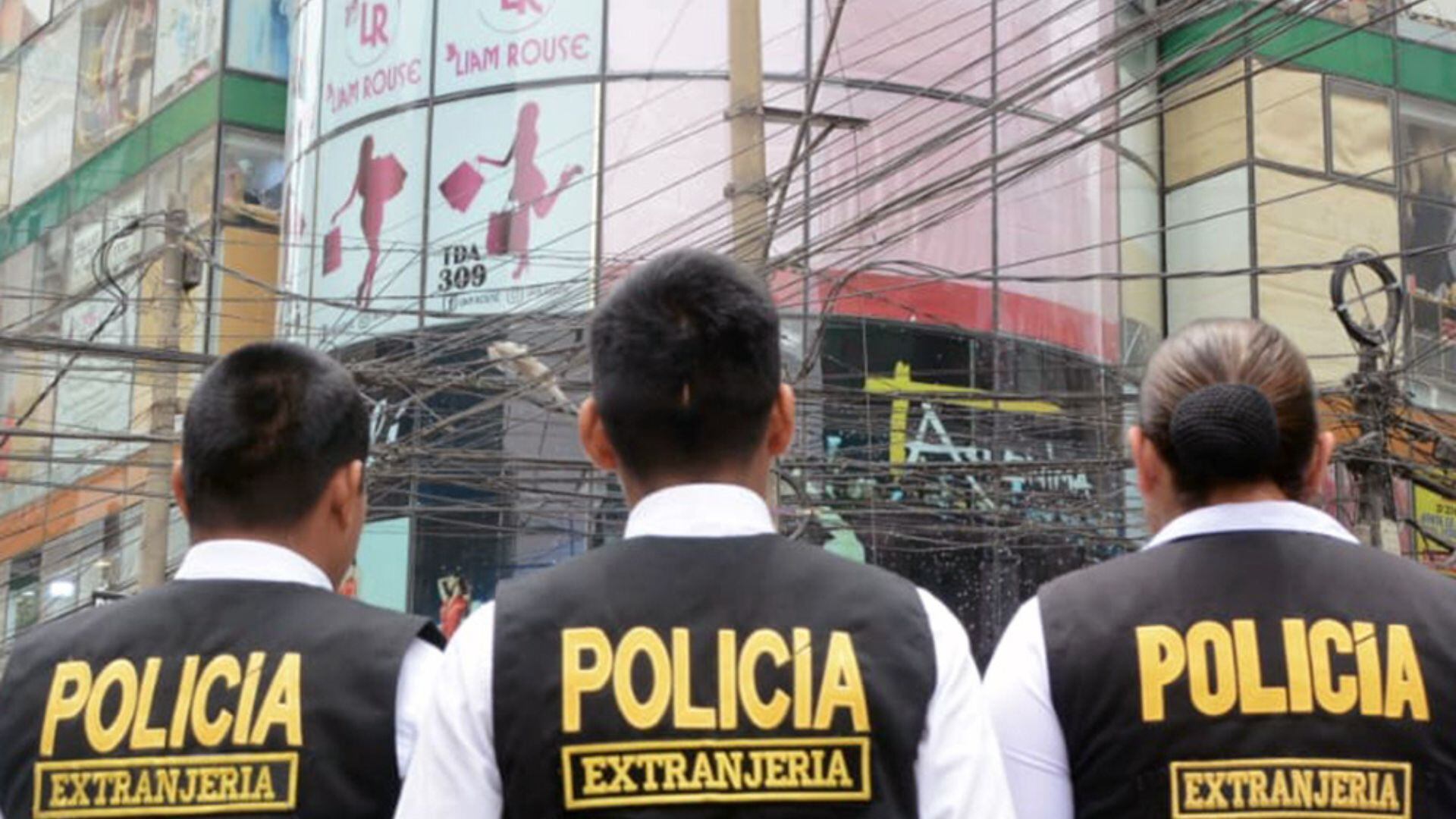 Casi 2000 agentes de la Policía Nacional de Perú (PNP) han sido desplegados entre los distritos de El Agustino y La Victoria, sobre todo en este último por albergar el emporio comercial de Gamarra.