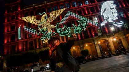 Destaca el águila juarista, símbolo nacional de la restauración de la república y la lucha invasora de los liberales (Foto: Cuartoscuro)