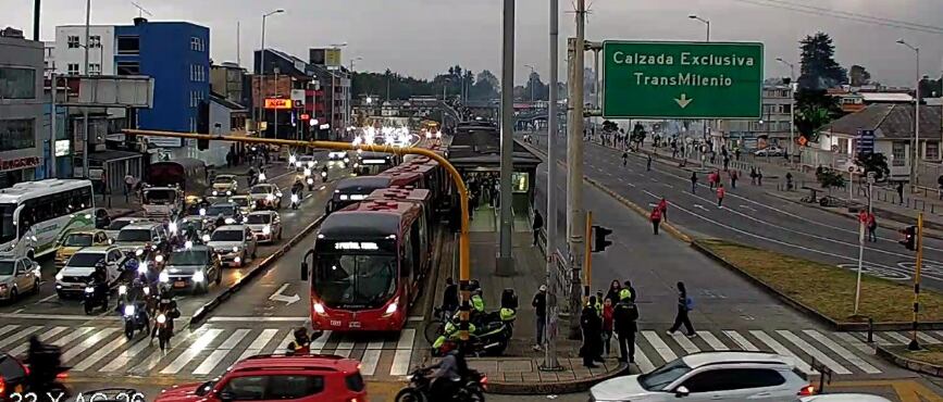 Manifestante bloquean el corredor de ese importante corredor vial de la ciudad - crédito Tránsito Bogotá