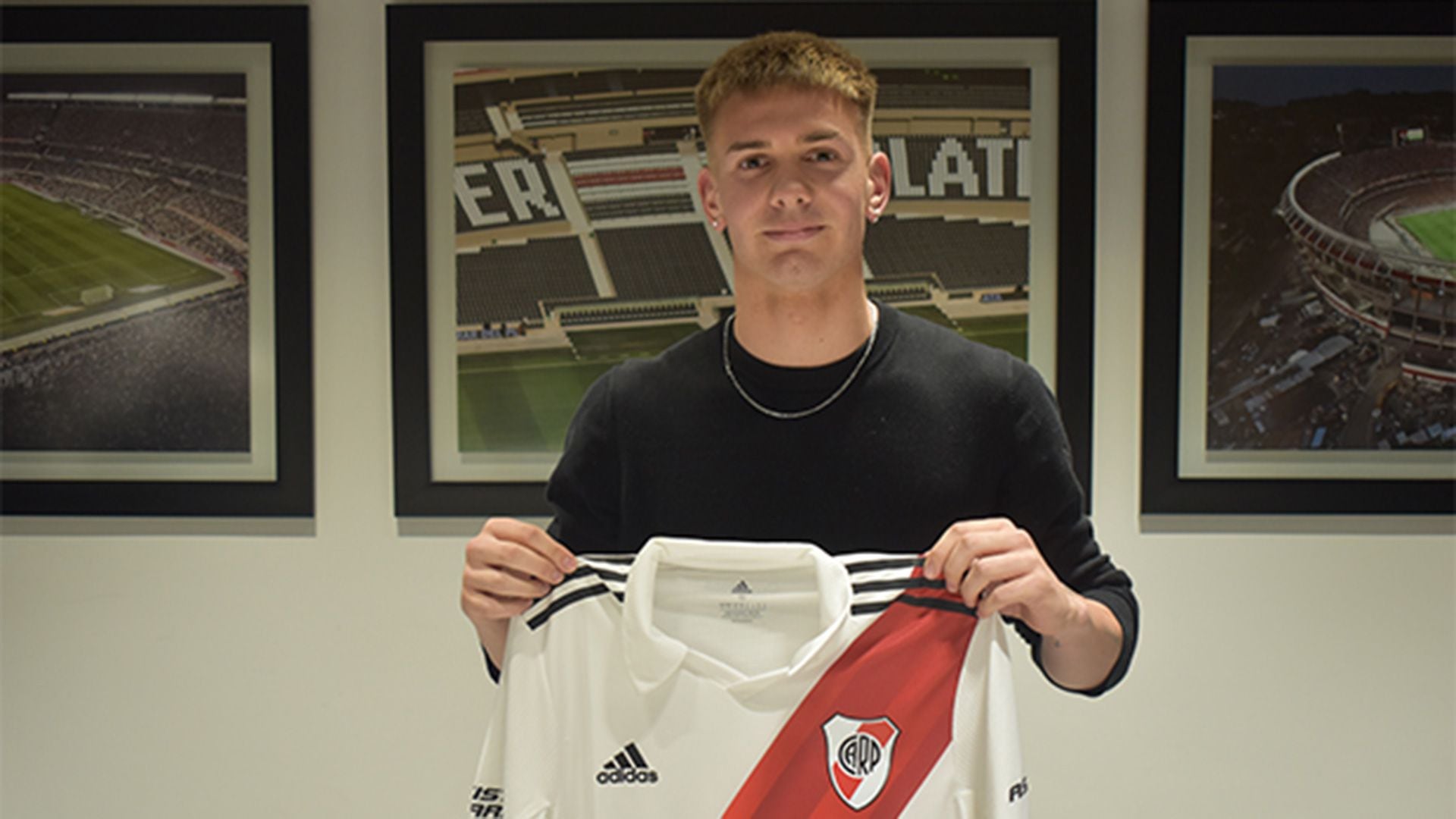 Franco Mastantuono firmó su contrato con River Plate